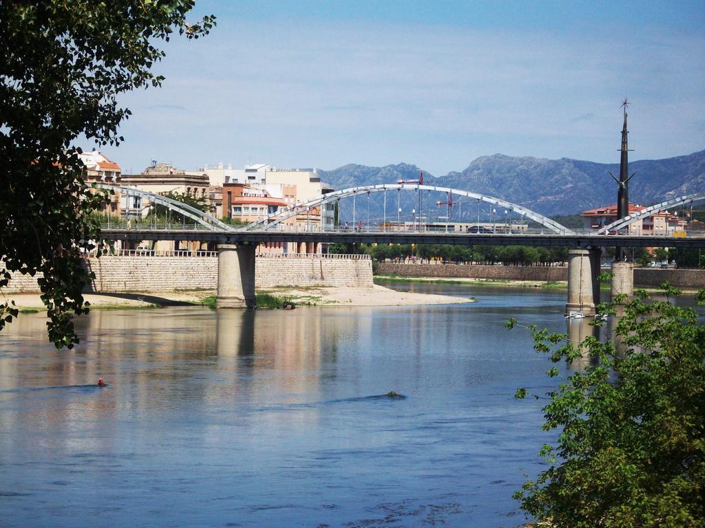 River Ebro Holidays Tivenys Eksteriør bilde